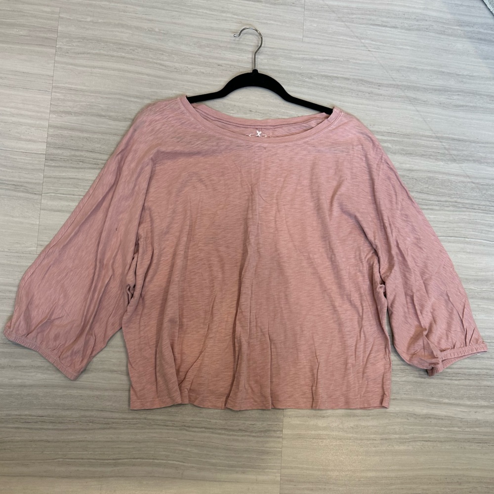 Soft, lightweight 3/4 sleeve tee